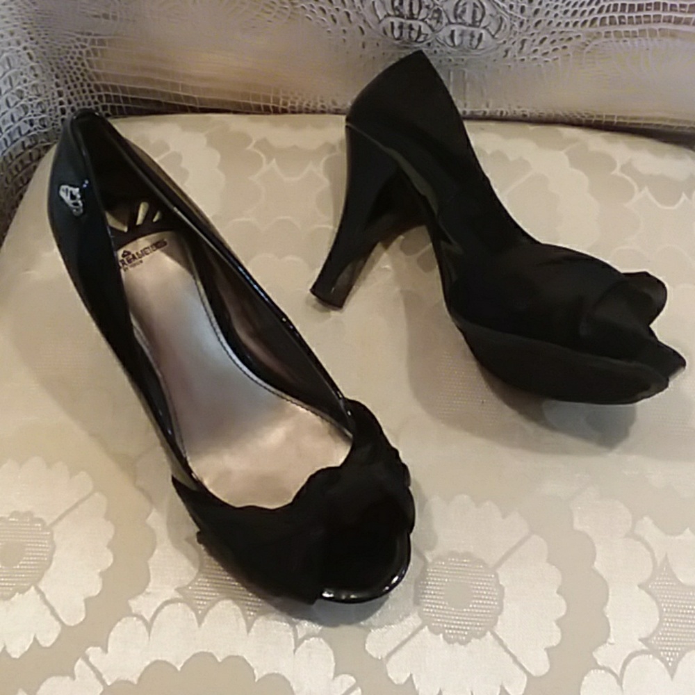 Fergalicious by Fergie black Patent pumps